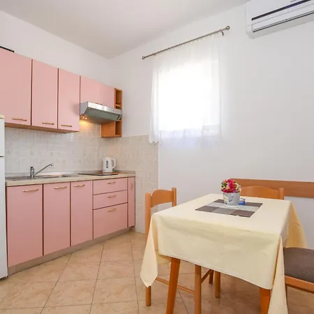 Apartman With Parking Space Pag - 6316