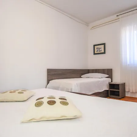 Apartman With Parking Space Pag - 6316 Pag Town