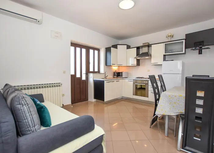 With Parking Space Pag - 6316 דירה פג